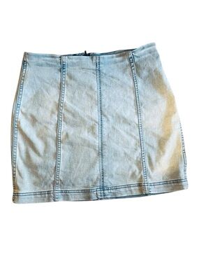 Free People Light Wash Denim Mini Skirt – Size 8